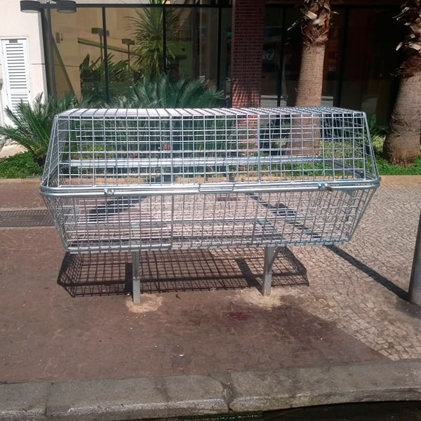 LIXEIRA PARA CALÇADA TELADA DE 2,00 MT COM PINTURA ESMALTE SINTÉTICO PRETO